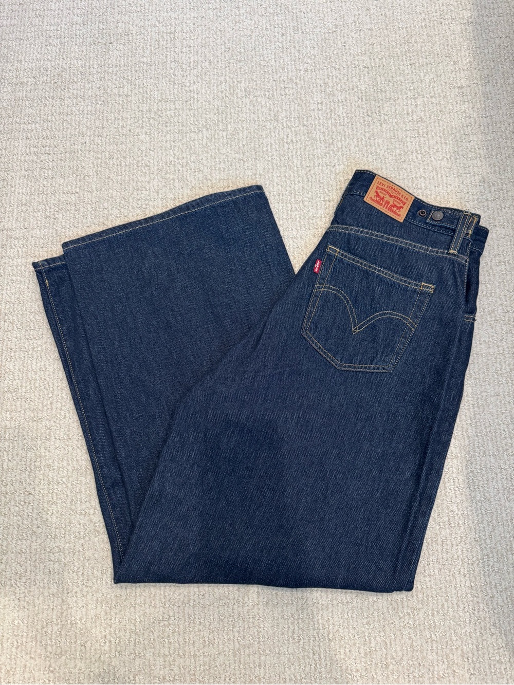 Levi’s cinch baggy jeans in “Reign Of The Rinse - Dark Wash” color size 30 - Picture 2 of 4